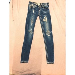 Ripped skinny jeans 😜